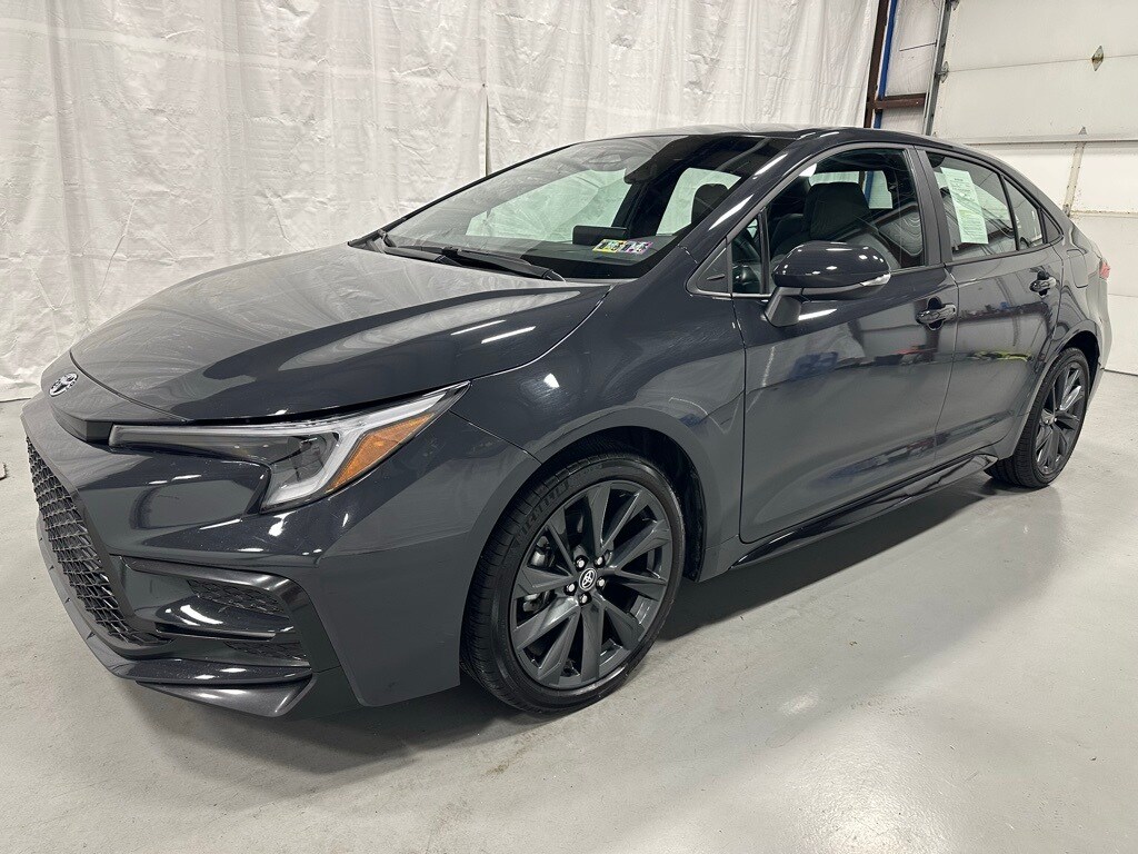 2025 Toyota Corolla SE photo 3
