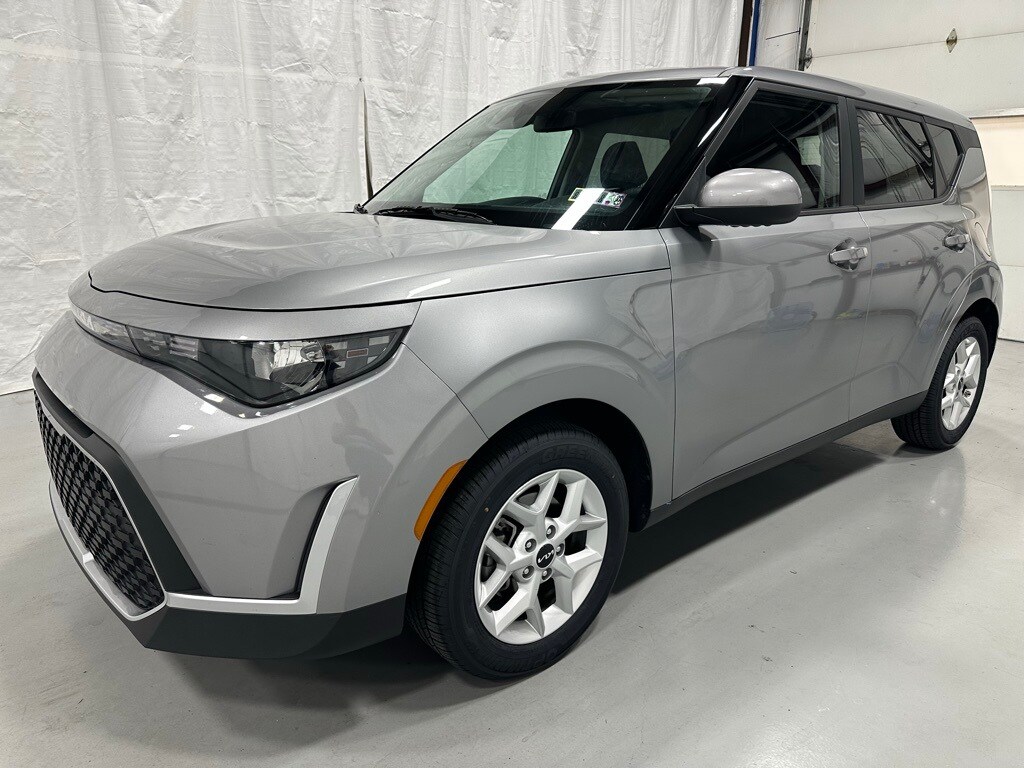 2024 Kia Soul LX photo 3