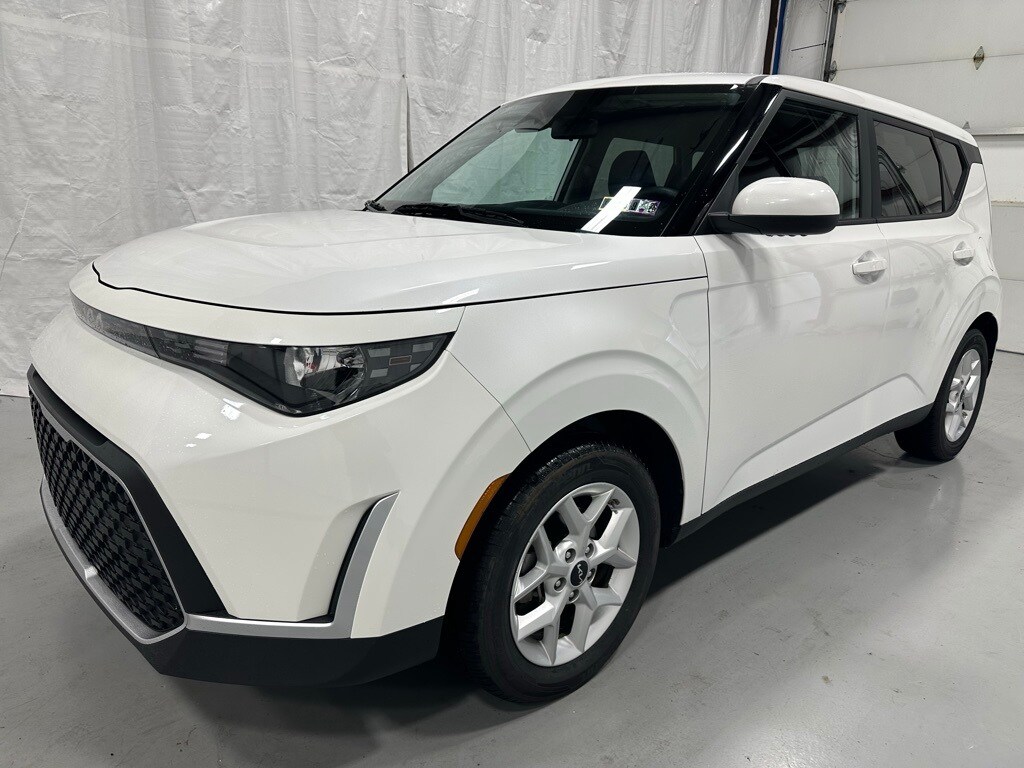 2024 Kia Soul LX photo 3