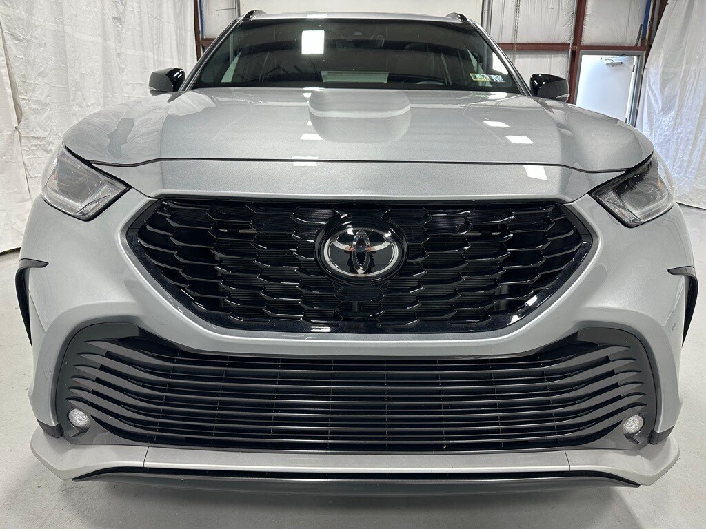 2025 Toyota Highlander XSE photo 2