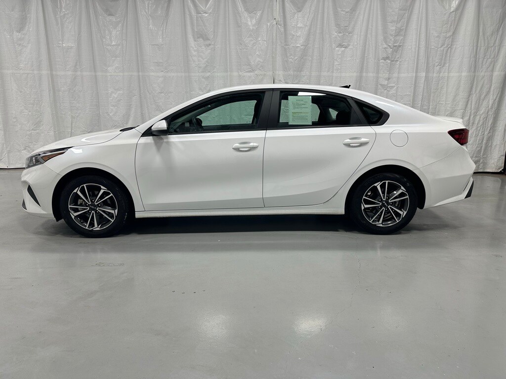 2024 Kia Forte LXS photo 4