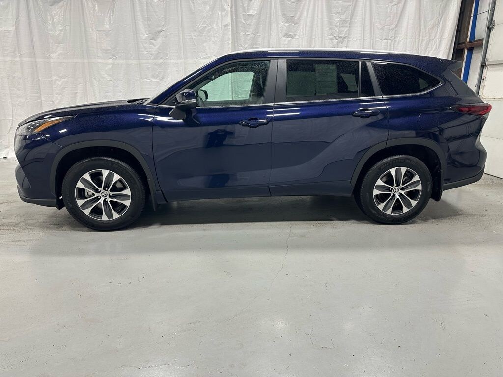 Used 2025 Toyota Highlander XLE SUV