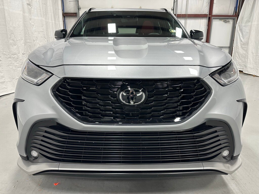 2025 Toyota Highlander XSE photo 2