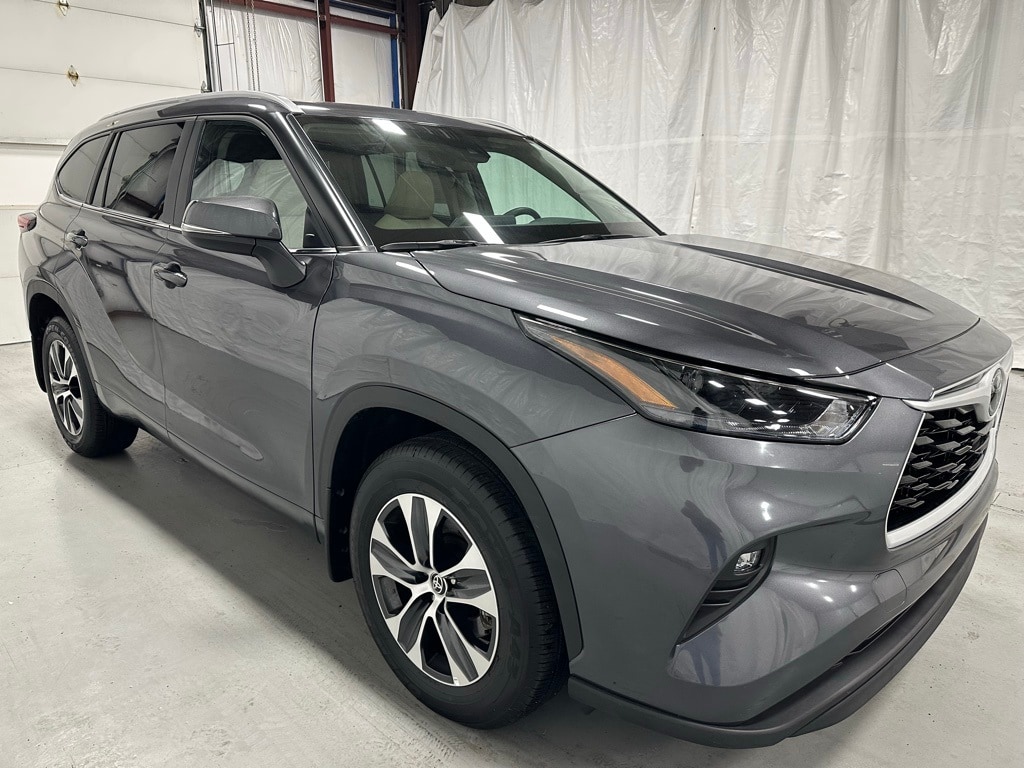 Used 2025 Toyota Highlander XLE SUV