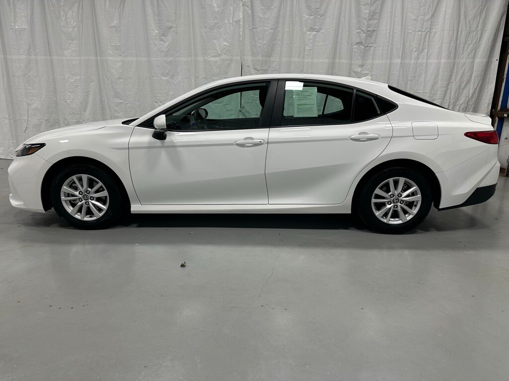 2025 Toyota Camry LE photo 3