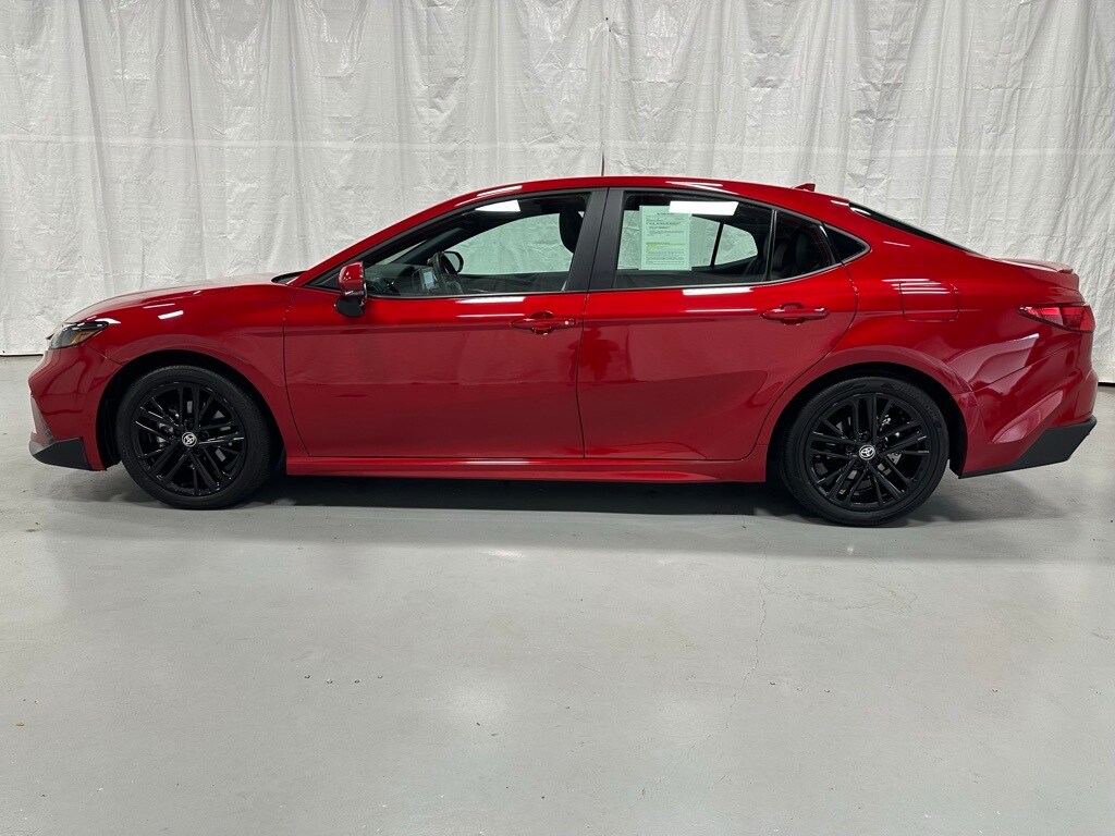 2025 Toyota Camry SE photo 4