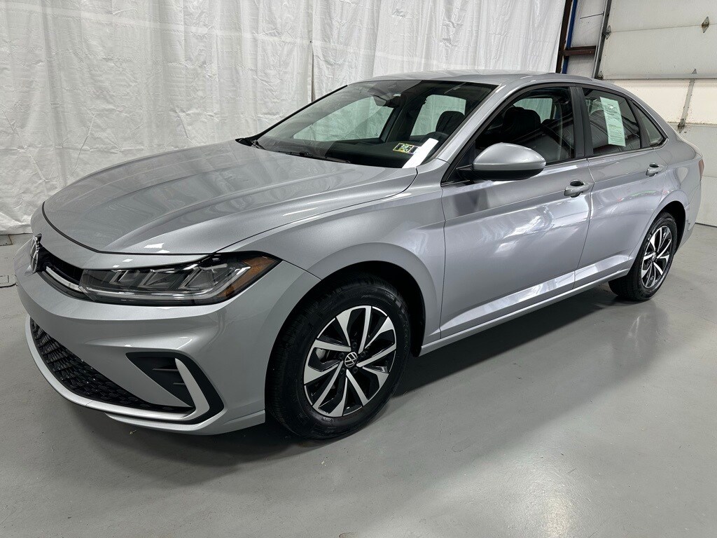 2025 Volkswagen Jetta 1.5T S photo 3