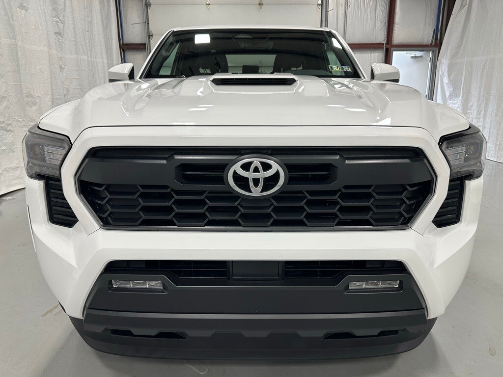 2025 Toyota Tacoma TRD Sport photo 2