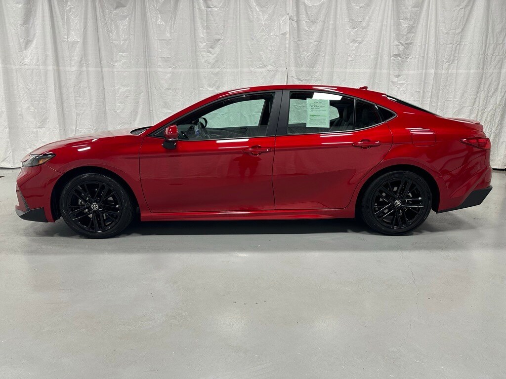 2025 Toyota Camry SE photo 4