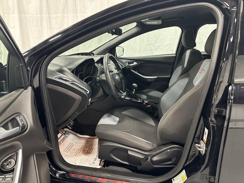 2018 Ford Focus ST - Photo 10