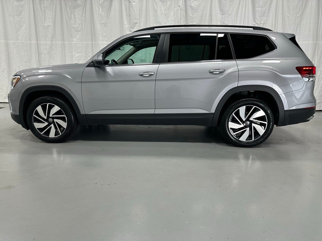 2025 Volkswagen Atlas SE Technology photo 4