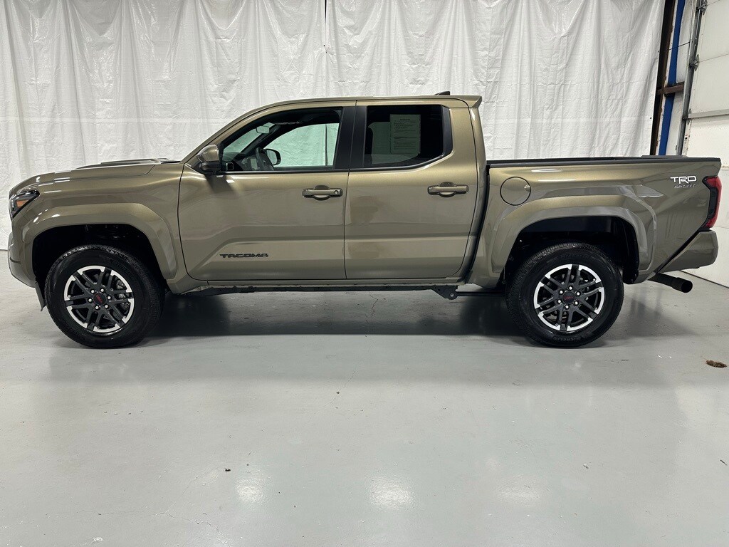 2025 Toyota Tacoma TRD Sport photo 4