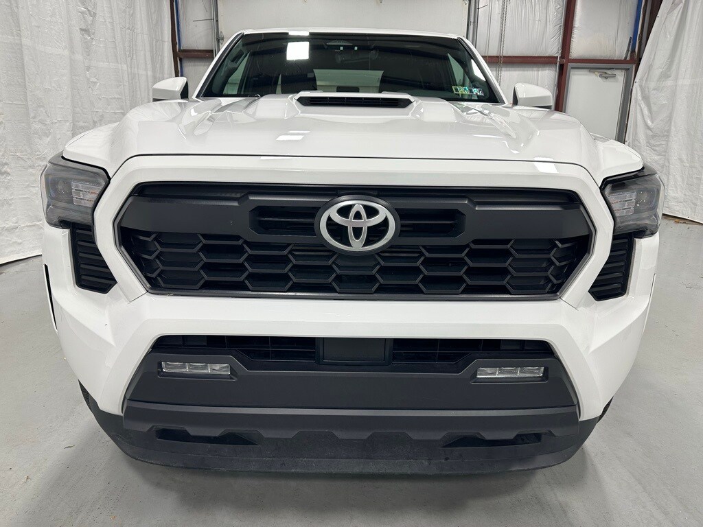 2025 Toyota Tacoma TRD Sport photo 2