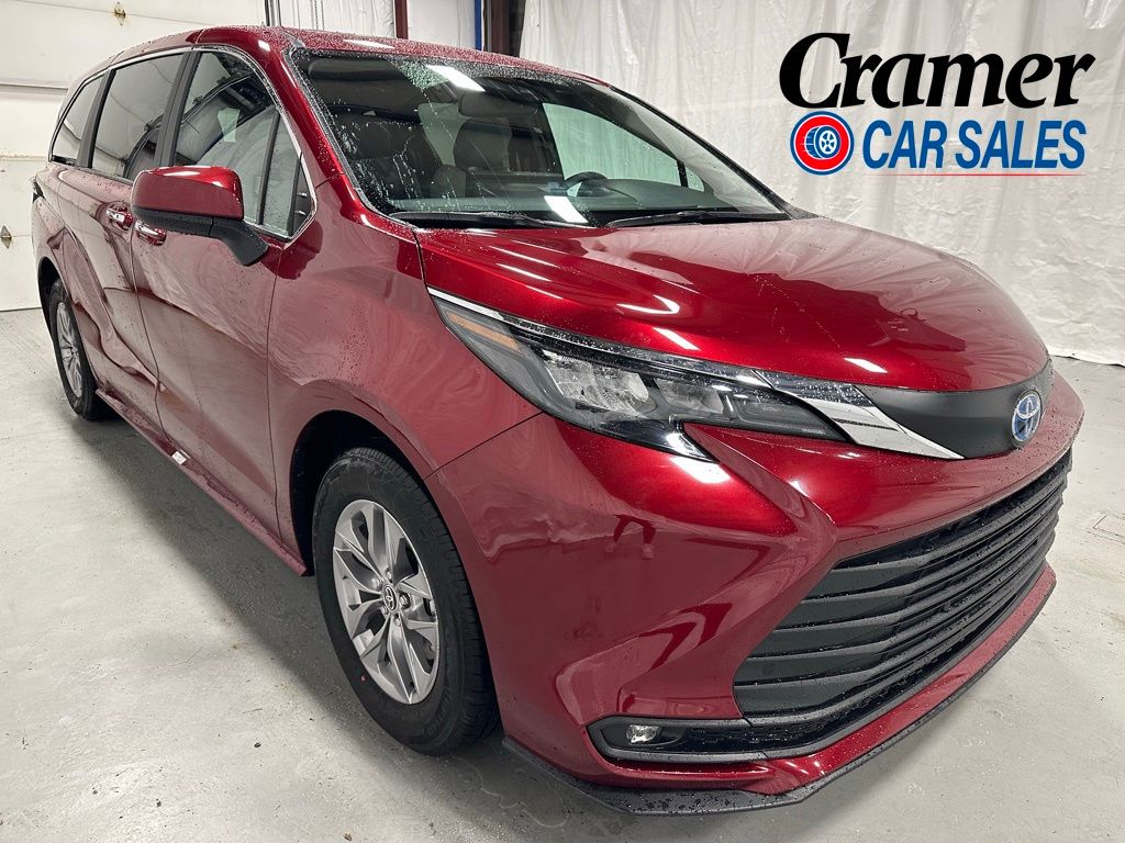2025 Toyota Sienna XLE 7-Passenger Hybrid AWD's photo