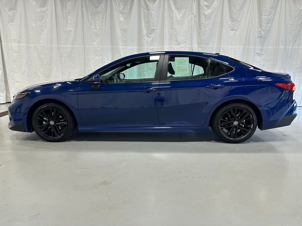 2025 Toyota Camry SE photo 4
