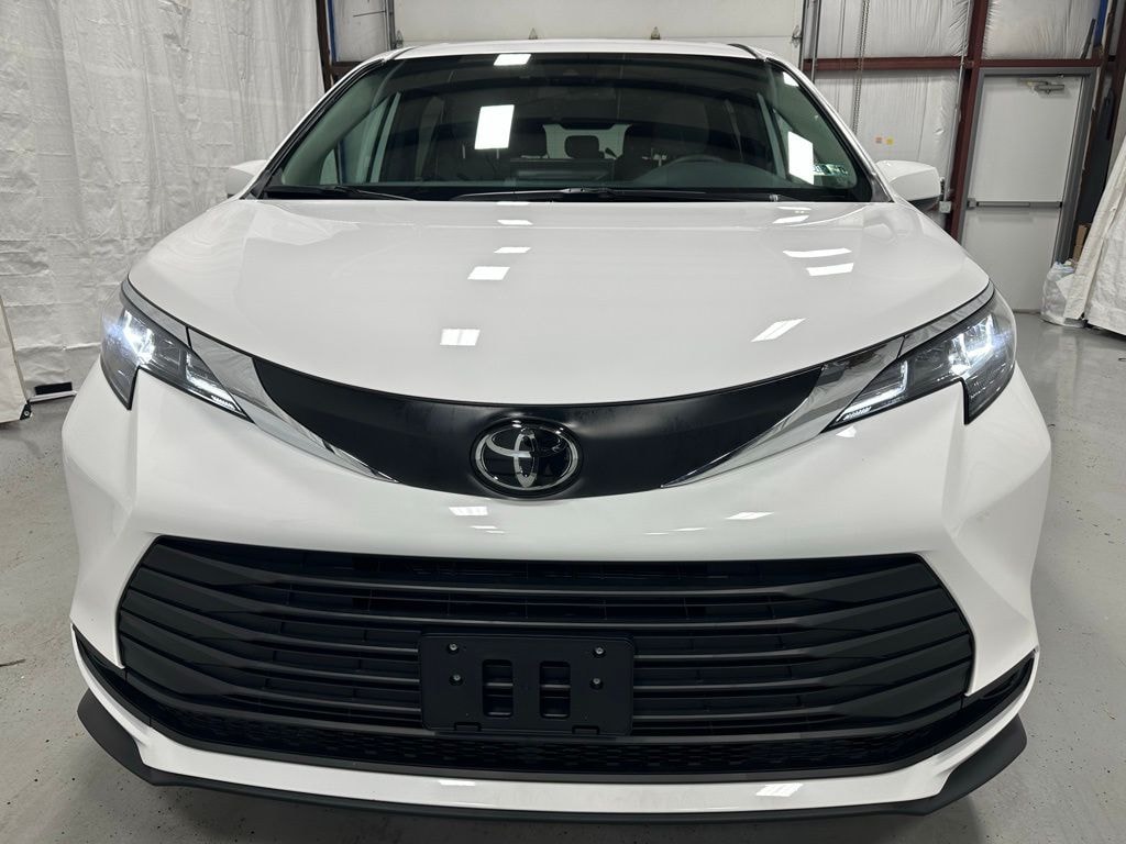 Used 2026 Toyota Sienna LE 8 Passenger Van Passenger Van