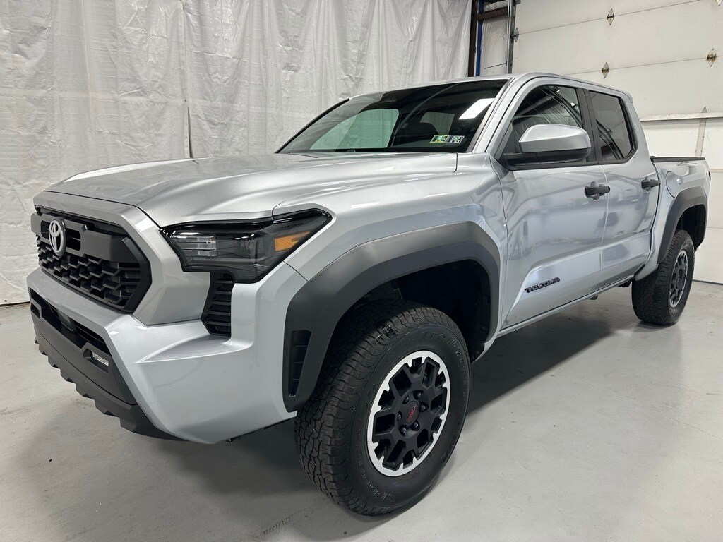 2024 Toyota Tacoma TRD photo 3