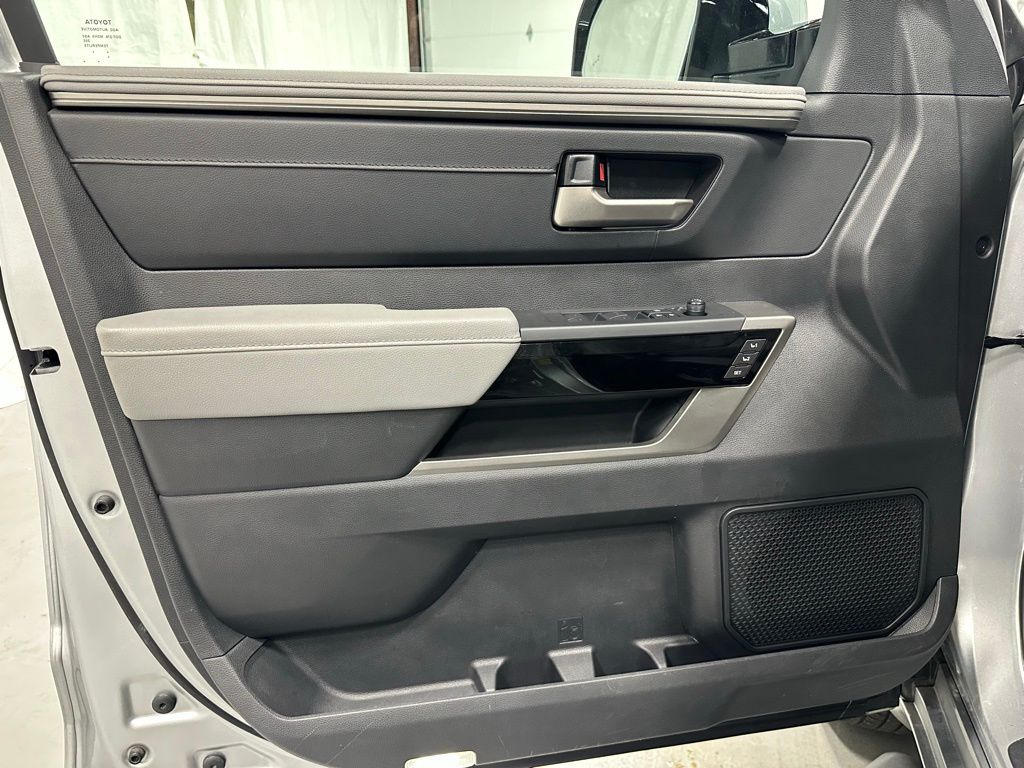 2025 Toyota Tundra Limited - Photo 8