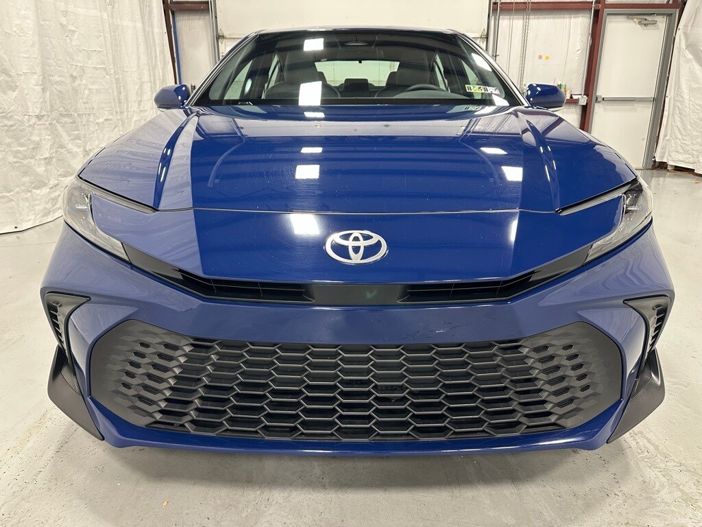 2025 Toyota Camry SE photo 2