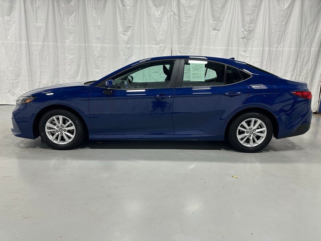 2025 Toyota Camry LE photo 4
