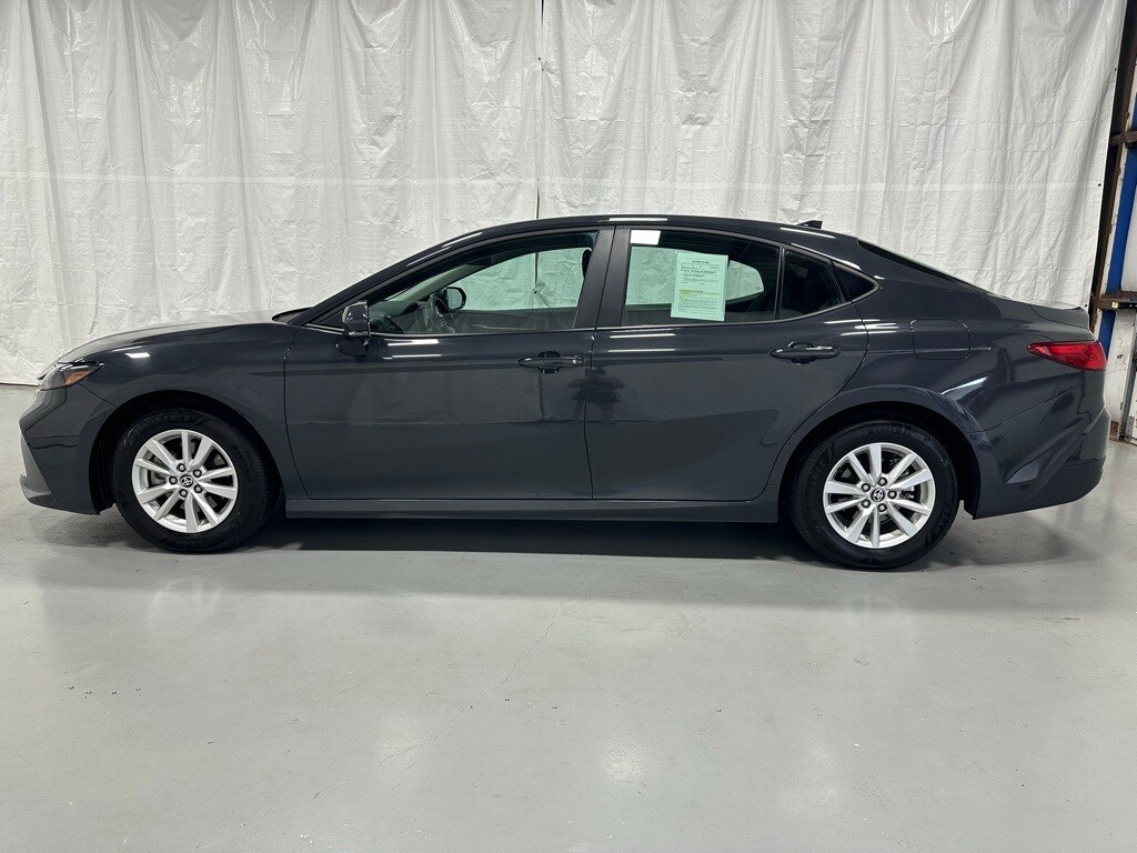 2025 Toyota Camry LE photo 4