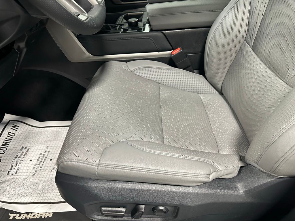 2025 Toyota Tundra Limited - Photo 13