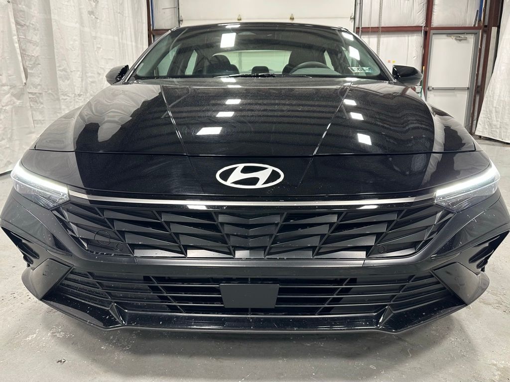 Used 2025 Hyundai Elantra SEL Convenience Sedan
