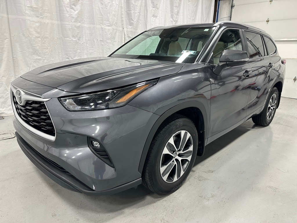 Used 2025 Toyota Highlander XLE SUV