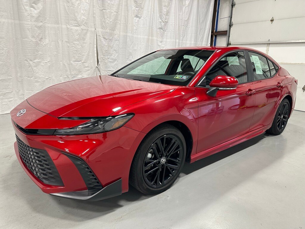 2025 Toyota Camry SE photo 3