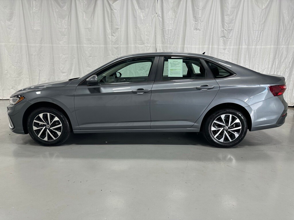 2025 Volkswagen Jetta 1.5T S photo 3