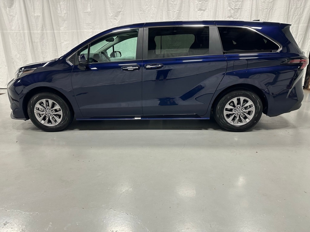 Used 2025 Toyota Sienna XLE 8 Passenger Van Passenger Van