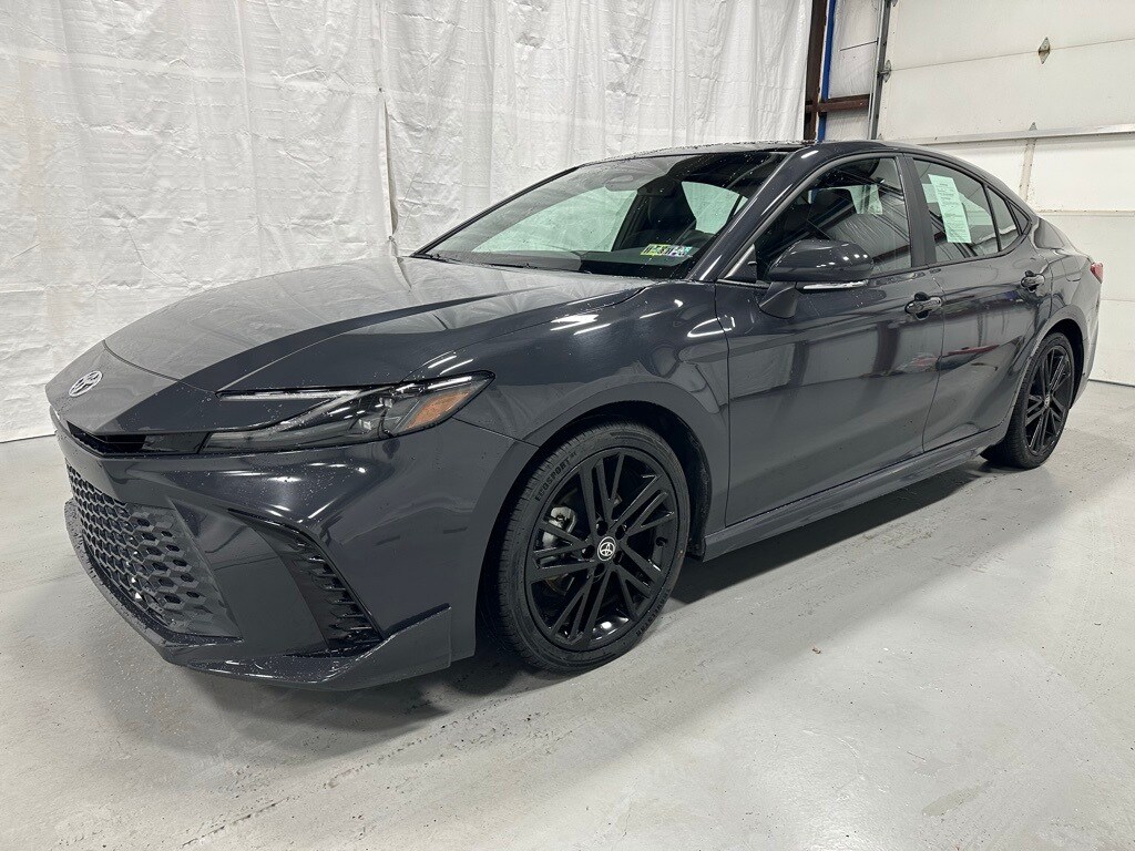 2025 Toyota Camry XSE photo 3