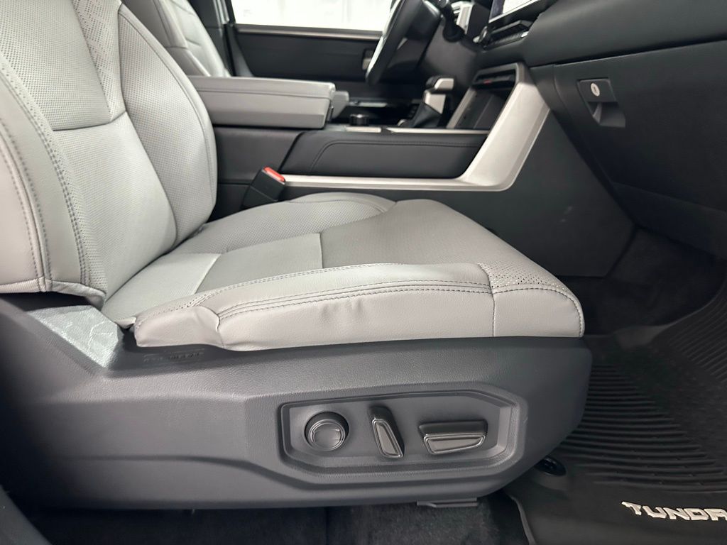 2025 Toyota Tundra Limited - Photo 58