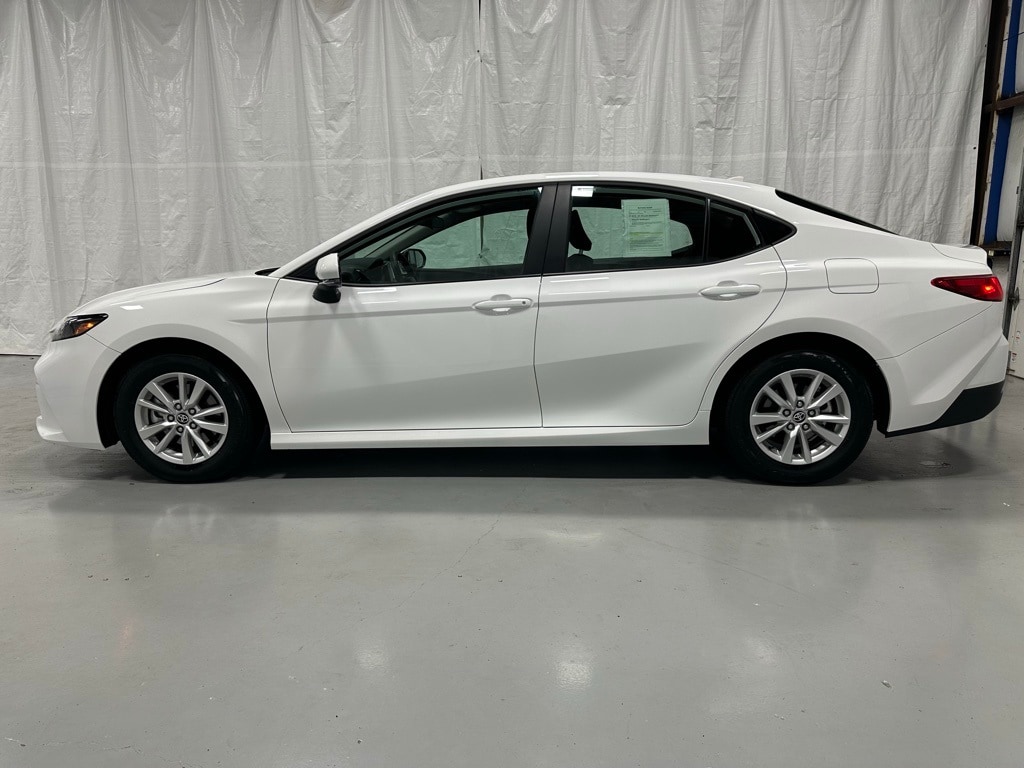 2025 Toyota Camry LE photo 4
