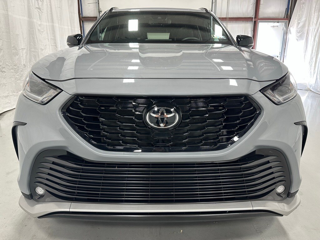 2025 Toyota Highlander XSE photo 2