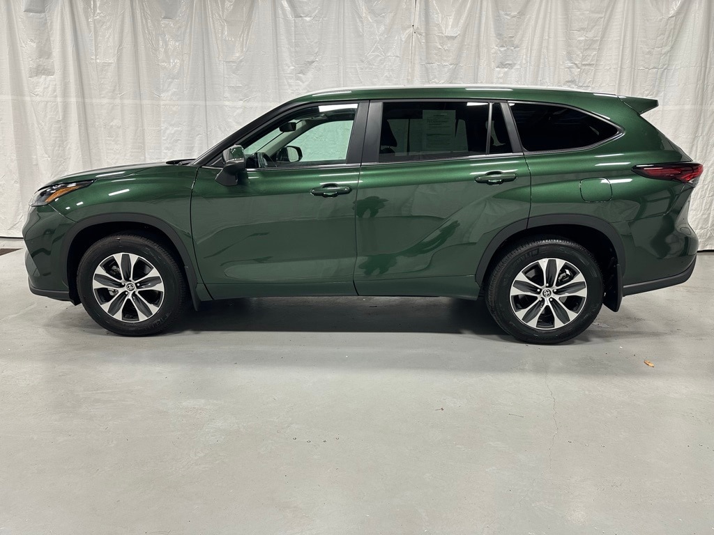 Used 2025 Toyota Highlander XLE SUV