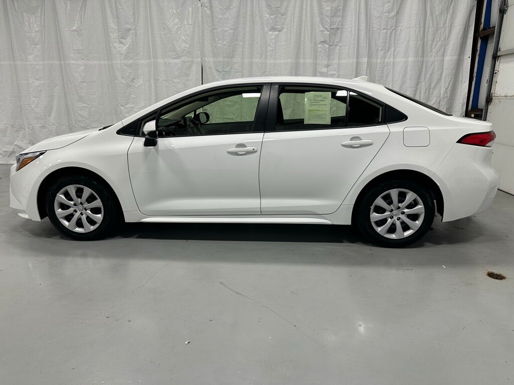 2025 Toyota Corolla Hybrid LE photo 2