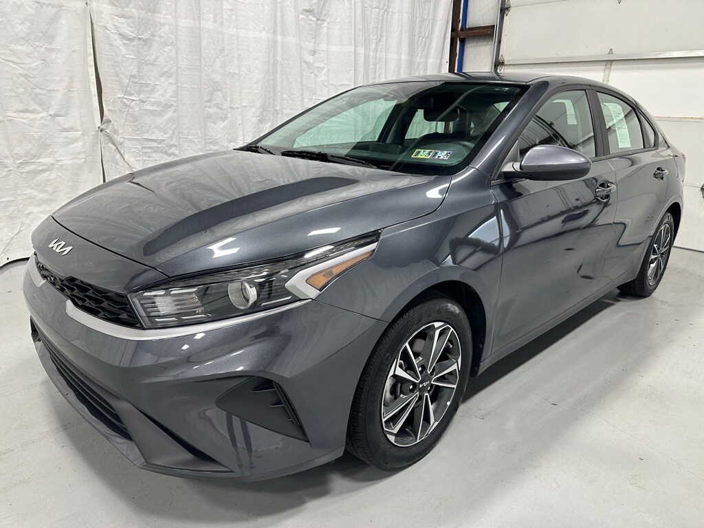 2024 Kia Forte LXS photo 3