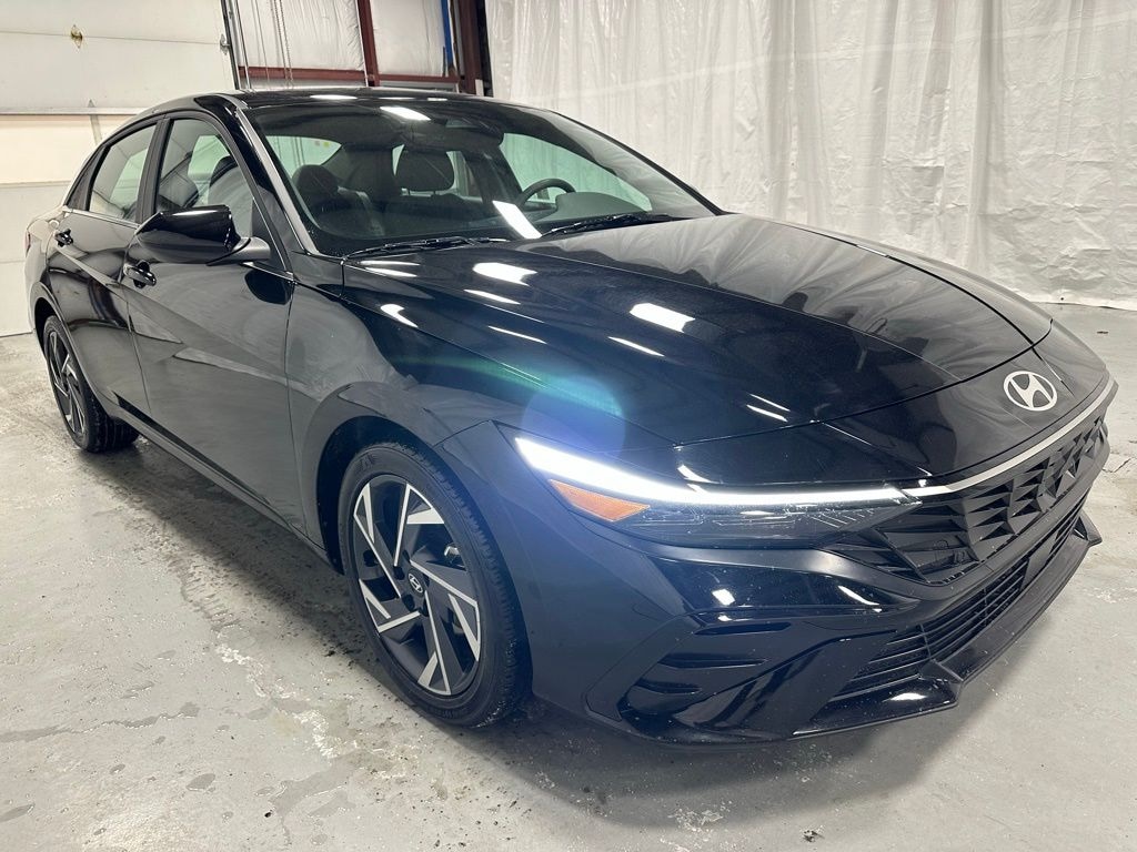 Used 2025 Hyundai Elantra SEL Convenience Sedan