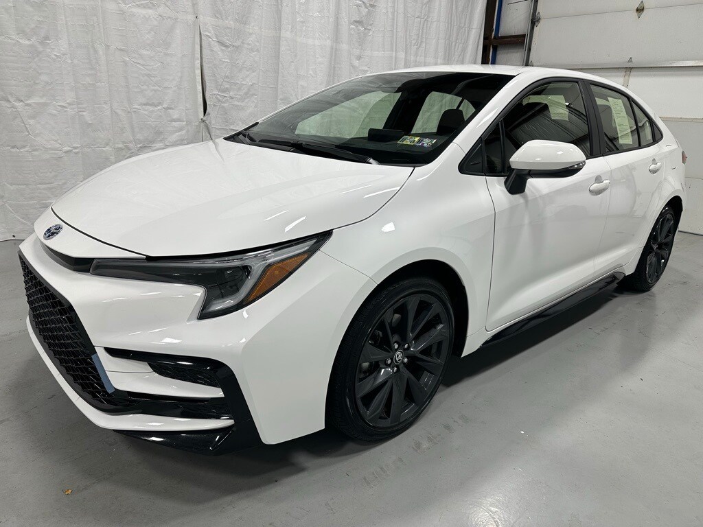 2025 Toyota Corolla XLE SE photo 2