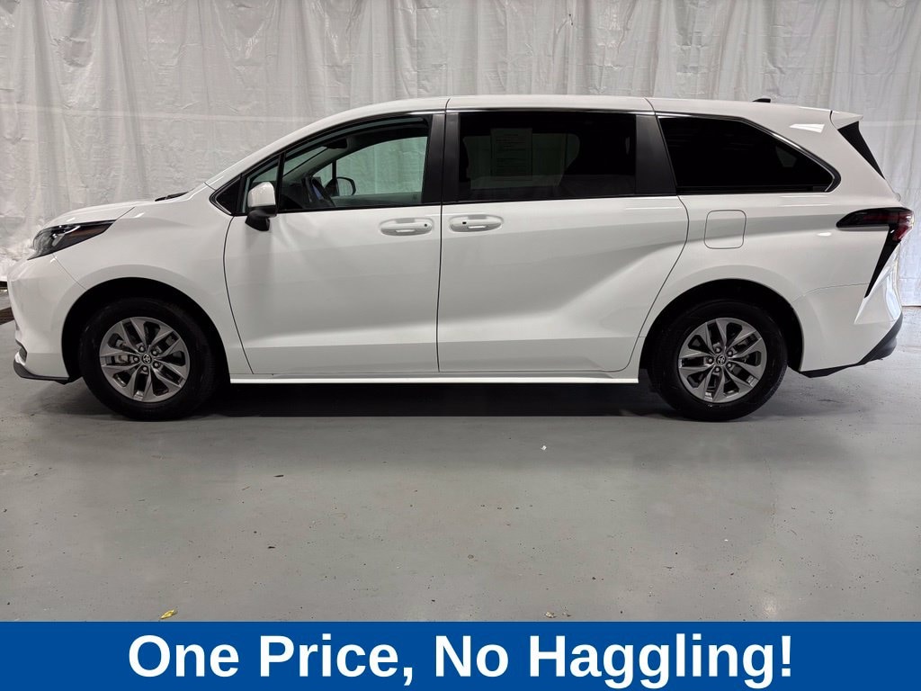 Used 2026 Toyota Sienna LE 8 Passenger Van Passenger Van