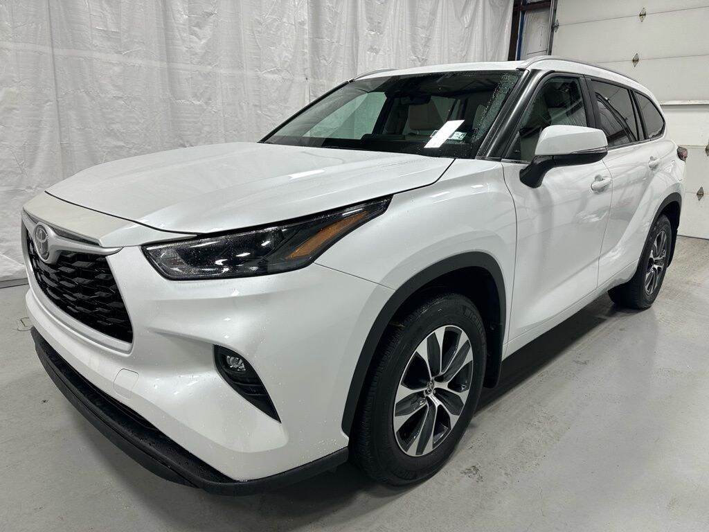 Used 2025 Toyota Highlander XLE SUV