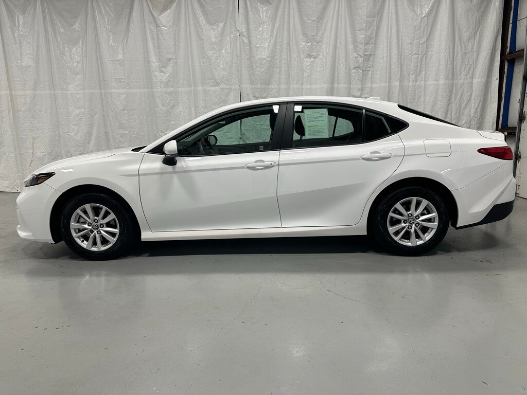 2025 Toyota Camry LE photo 3