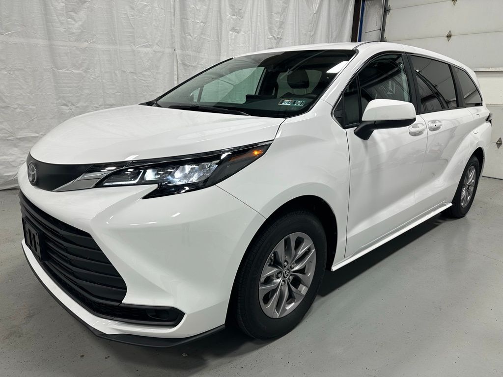 Used 2026 Toyota Sienna LE 8 Passenger Van Passenger Van