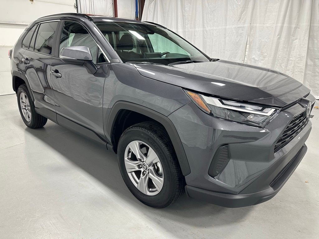 2025 Toyota RAV4 XLE's photo