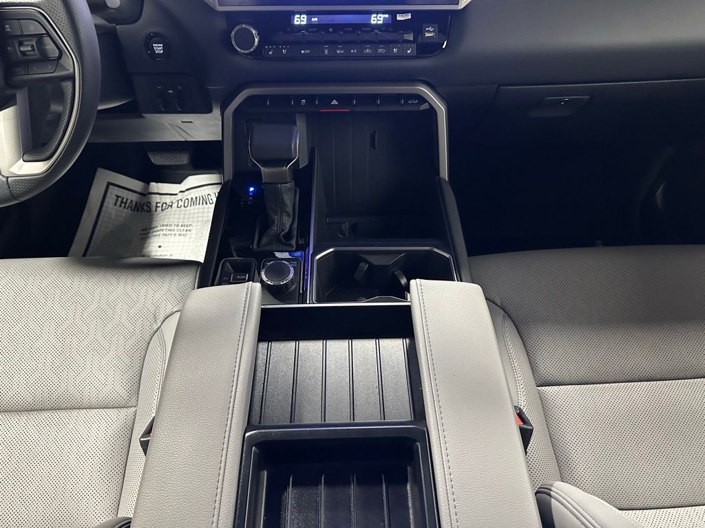 2025 Toyota Tundra Limited - Photo 37