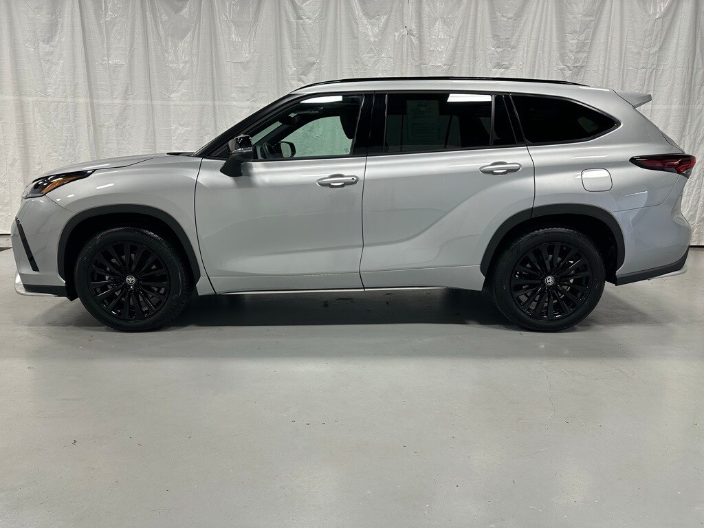 2025 Toyota Highlander XSE photo 4