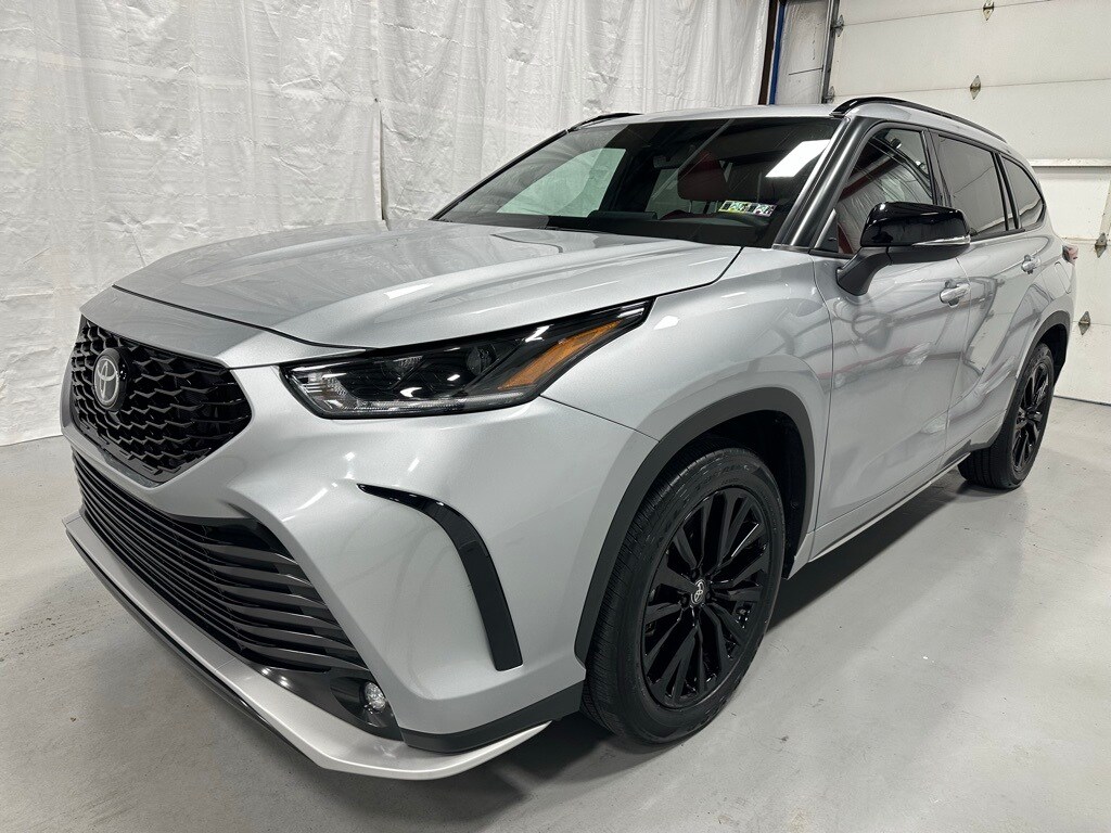 2025 Toyota Highlander XSE photo 3