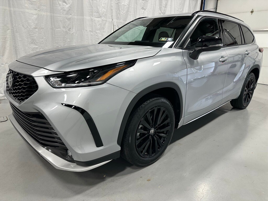2025 Toyota Highlander XSE photo 3