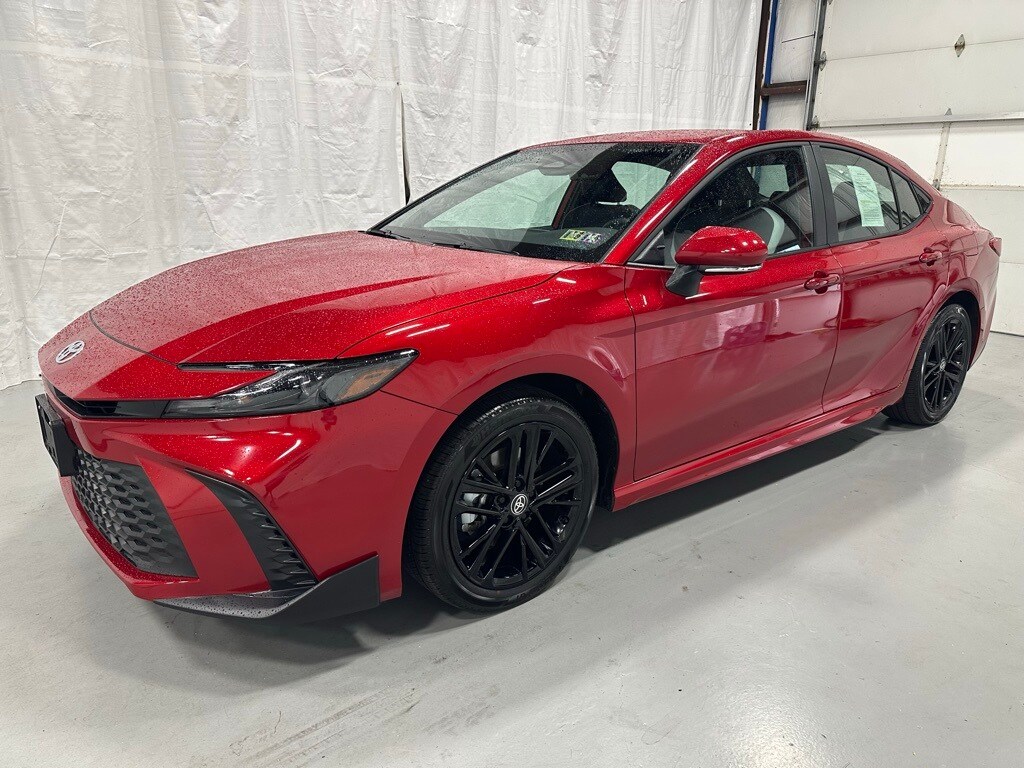 2025 Toyota Camry SE photo 3